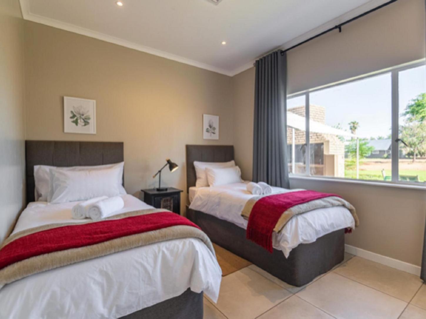 Flying Ostrich Guesthouse & Self-Catering Accommodation مارينتل الغرفة الصورة
