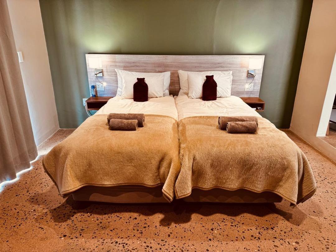 Flying Ostrich Guesthouse & Self-Catering Accommodation مارينتل الغرفة الصورة