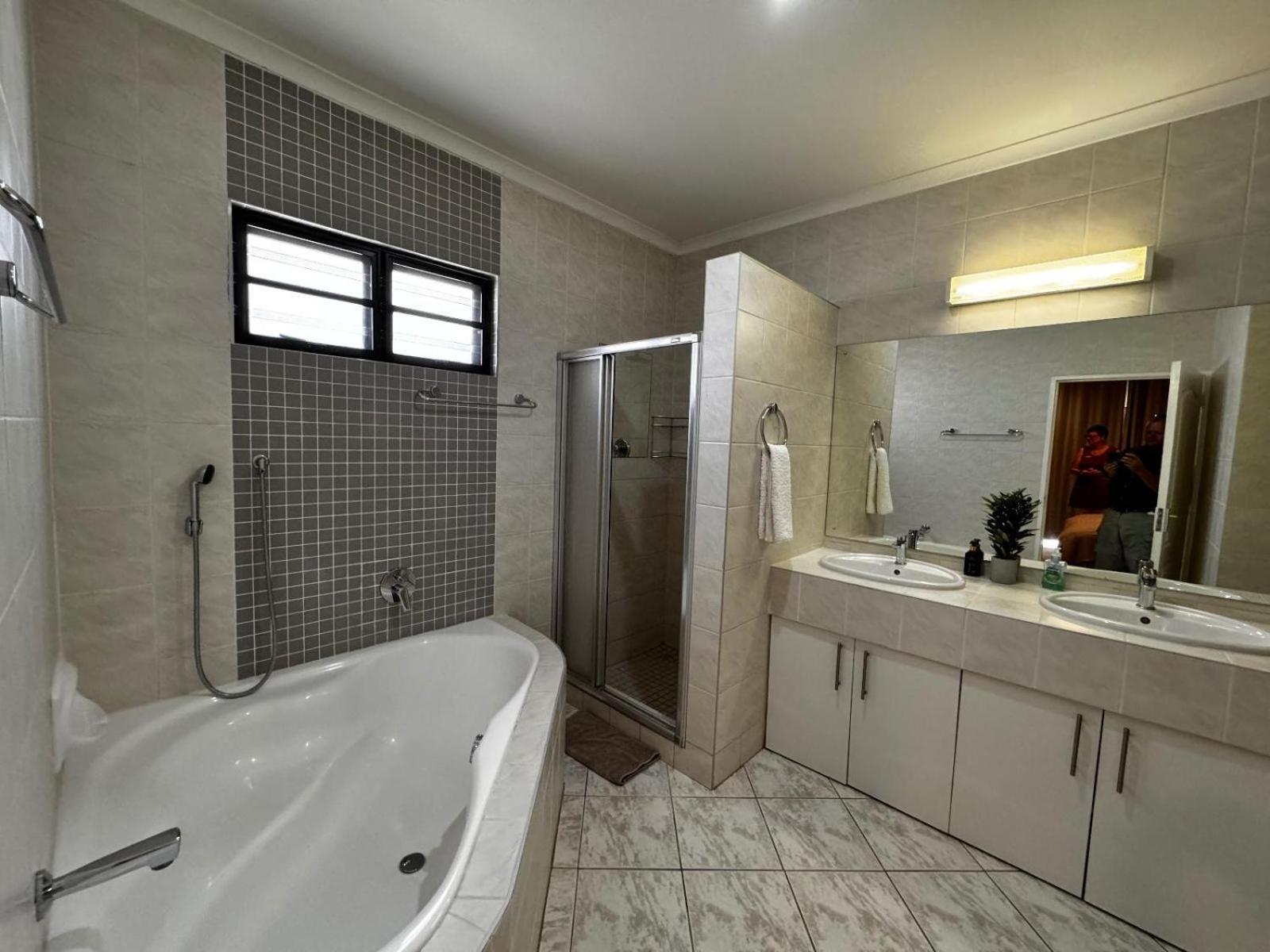 Flying Ostrich Guesthouse & Self-Catering Accommodation مارينتل الغرفة الصورة