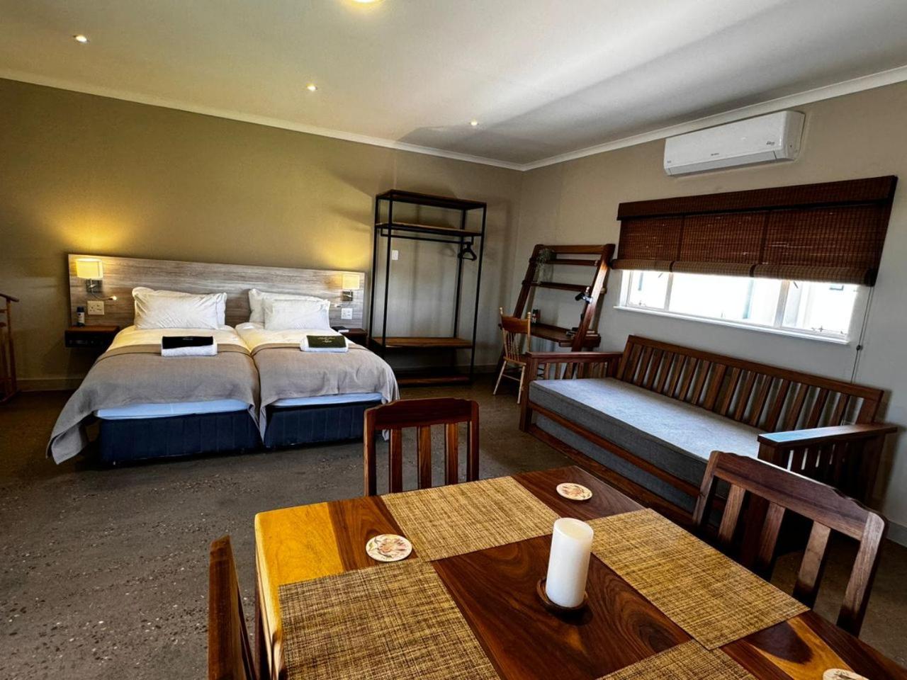 Flying Ostrich Guesthouse & Self-Catering Accommodation مارينتل المظهر الخارجي الصورة